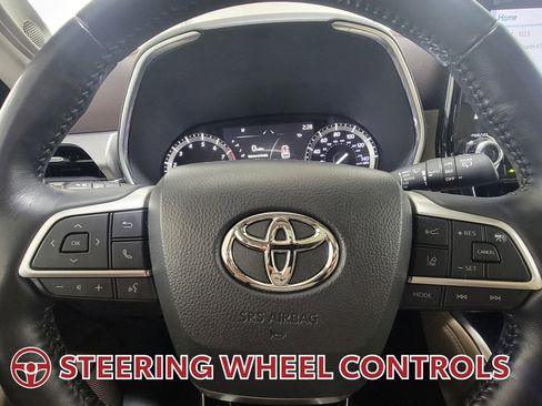 Used 2022 Toyota Highlander Platinum AWD/4WD image 18