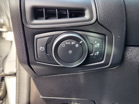 Used 2018 Ford Focus SE image 25