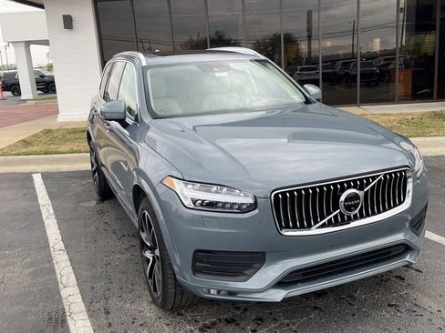 Used 2022 Volvo XC90 T6 Momentum w/ Advanced Package image 2