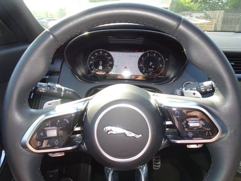 Certified 2024 Jaguar E-PACE R-Dynamic SE AWD/4WD image 28