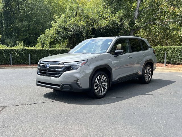 Used 2025 Subaru Forester Touring w/ Popular Package - Touring AWD/4WD image 2