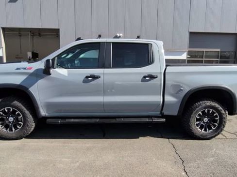 Used 2025 Chevrolet Silverado 1500 ZR2 w/ Technology Package image 5