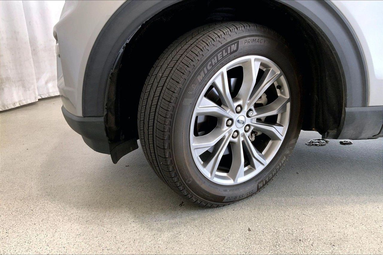 Used 2024 Ford Explorer XLT w/ Equipment Group 202A RWD image 20