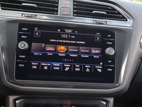 Certified 2023 Volkswagen Tiguan SE FWD image 25
