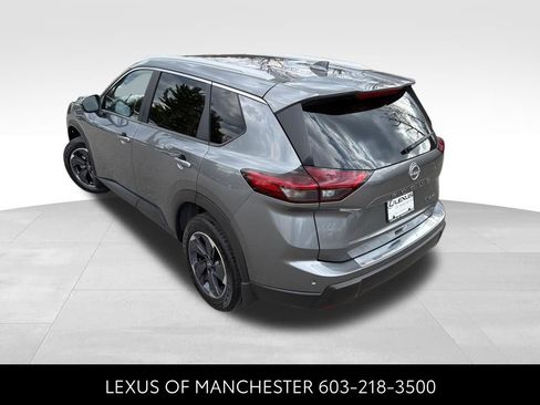 Used 2024 Nissan Rogue SV w/ SV Premium Package AWD/4WD image 4