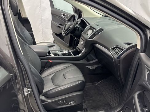 Certified 2019 Ford Edge Titanium w/ Equipment Group 301A image 32