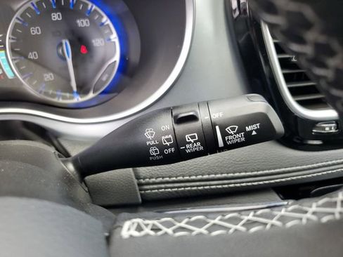 New 2026 Chrysler Pacifica Limited image 18