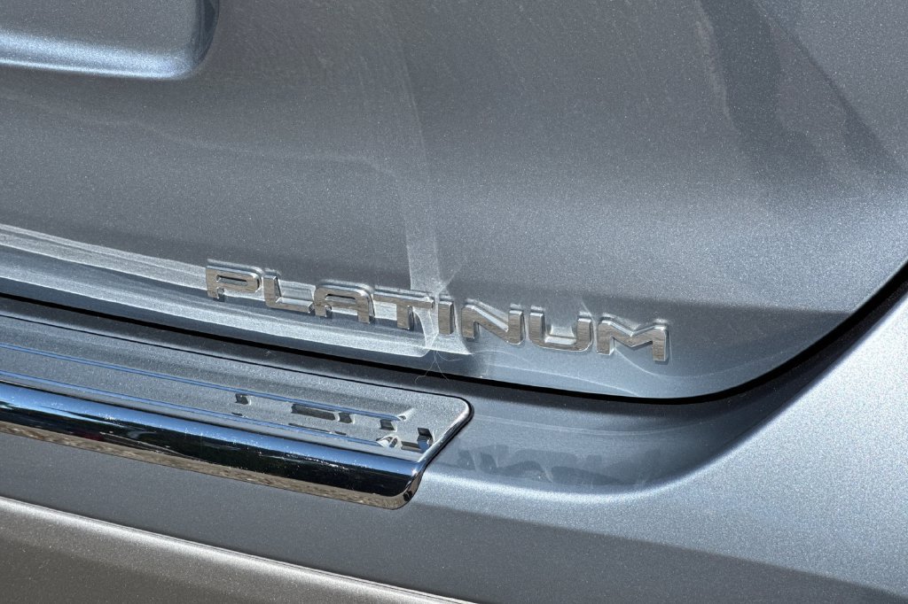 Used 2023 Toyota Highlander Platinum AWD/4WD image 28