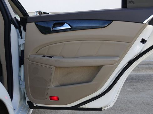 Used 2014 Mercedes-Benz CLS 550 4MATIC image 39