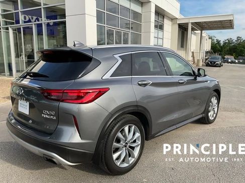 Used 2020 INFINITI QX50 Luxe w/ Navigation Package FWD image 8