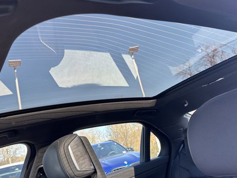 Used 2024 BMW i7 xDrive60 image 29