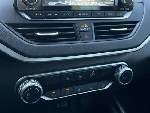Used 2025 Nissan Sentra SV FWD image 18