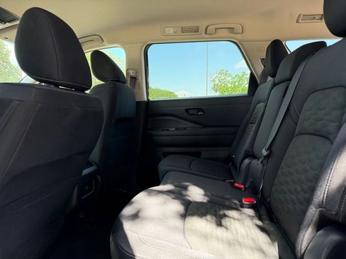 Used 2025 Nissan Pathfinder SV FWD image 27