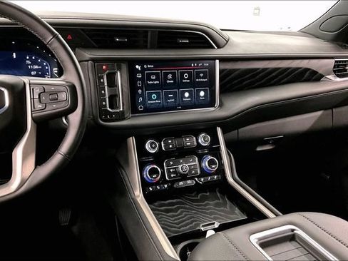 Used 2024 GMC Yukon XL Denali AWD/4WD image 7