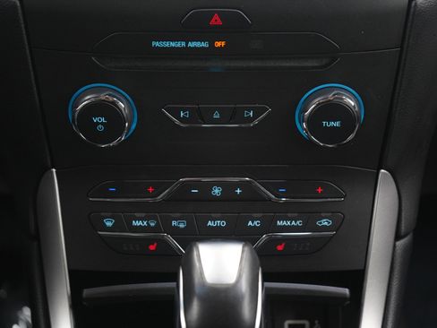 Used 2017 Ford Edge SEL image 15