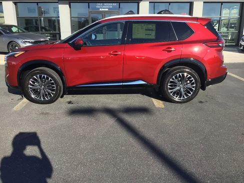 New 2026 Nissan Rogue Platinum w/ Platinum Premium Package AWD/4WD image 2