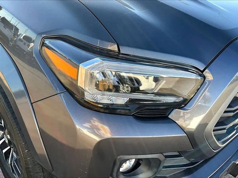 Used 2021 Toyota Tacoma TRD Sport w/ Technology Package image 28
