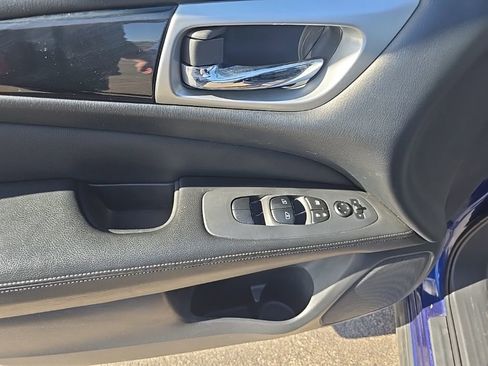 Used 2018 Nissan Pathfinder SV AWD/4WD image 11