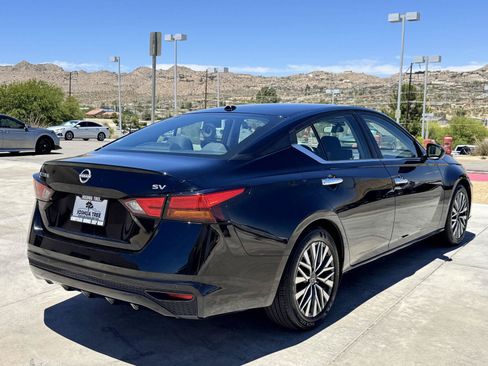 Used 2024 Nissan Altima 2.5 SV FWD image 6