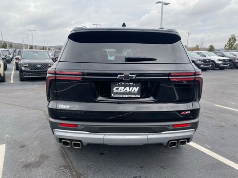 Used 2024 Chevrolet Traverse Z71 image 6