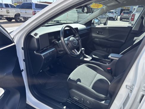 Used 2025 Hyundai Kona SEL AWD/4WD image 2