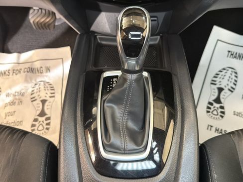 Used 2018 Nissan Rogue SV FWD image 23