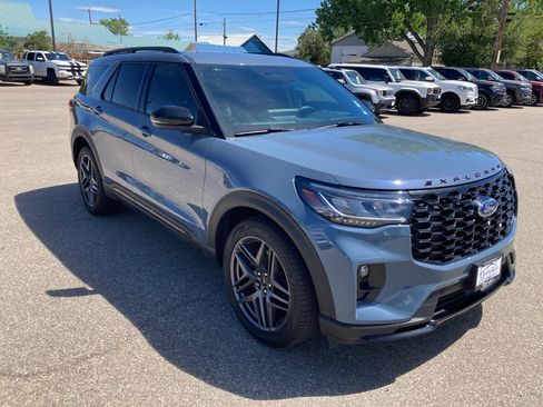 Used 2025 Ford Explorer ST AWD/4WD image 4