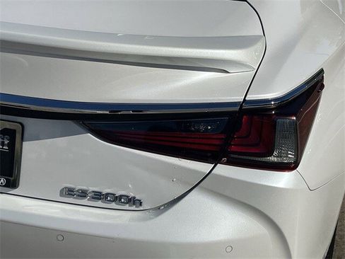 Used 2021 Lexus ES 300h Ultra Luxury w/ Accessory Package 2 image 7