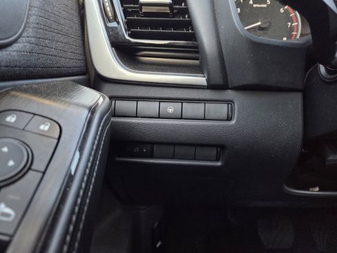 Used 2022 Nissan Rogue SV image 33