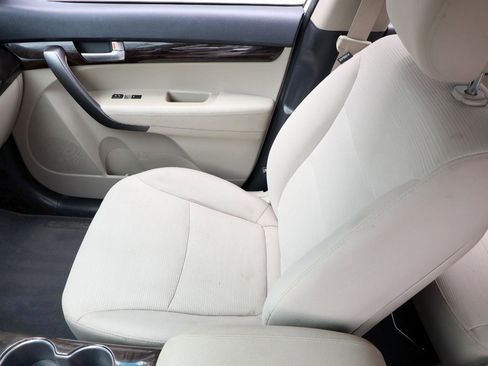 Used 2015 Kia Sorento LX image 19