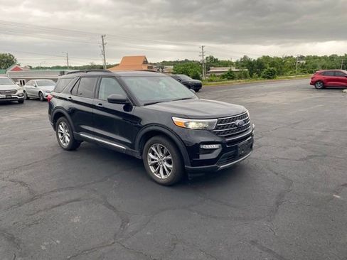 Certified 2023 Ford Explorer XLT w/ Equipment Group 202A AWD/4WD image 8