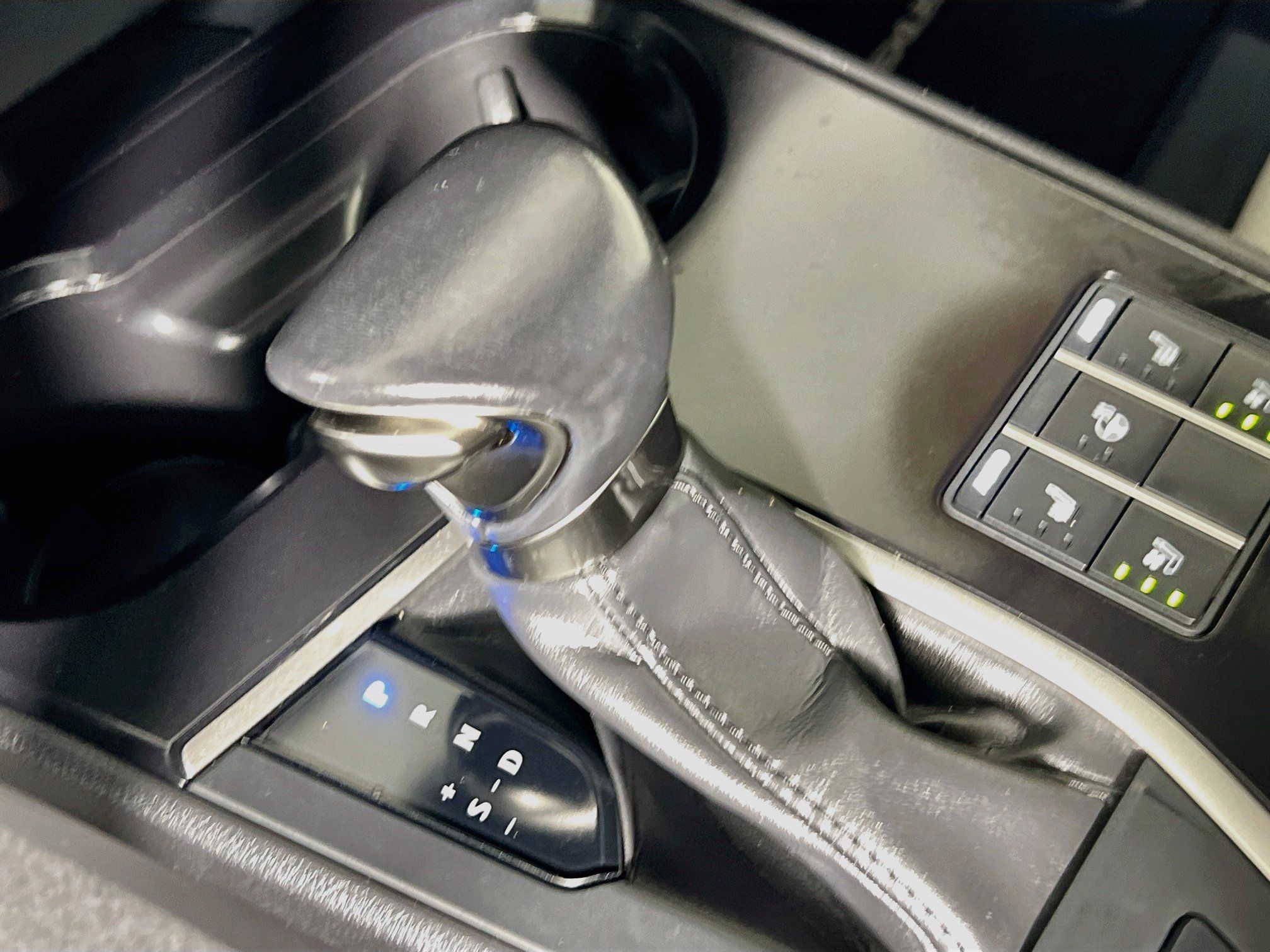Used 2023 Lexus UX 250h FWD w/ Accessory Package (Z1) image 24