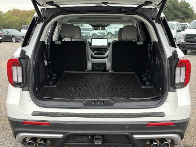 Certified 2025 Ford Explorer Platinum w/ Ultimate Package AWD/4WD image 24