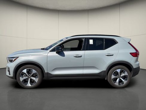 Used 2026 Volvo XC40 B5 Plus AWD/4WD image 4