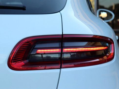 Used 2018 Porsche Macan S image 34