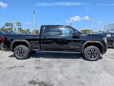 Used 2022 GMC Sierra 2500 AT4 w/ AT4 Premium Plus Package AWD/4WD image 2