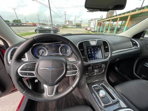 Used 2018 Chrysler 300 Touring w/ Sport Appearance Package image 12