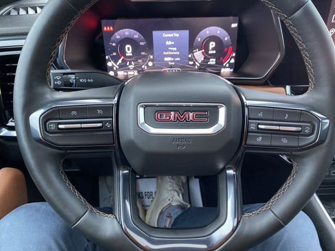 Used 2025 GMC Canyon AT4 w/ Technology Plus Package image 15