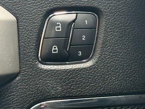 Used 2017 Ford F150 Lariat w/ Equipment Group 502A Luxury AWD/4WD image 21