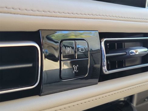 Certified 2022 Lincoln Nautilus Standard image 33