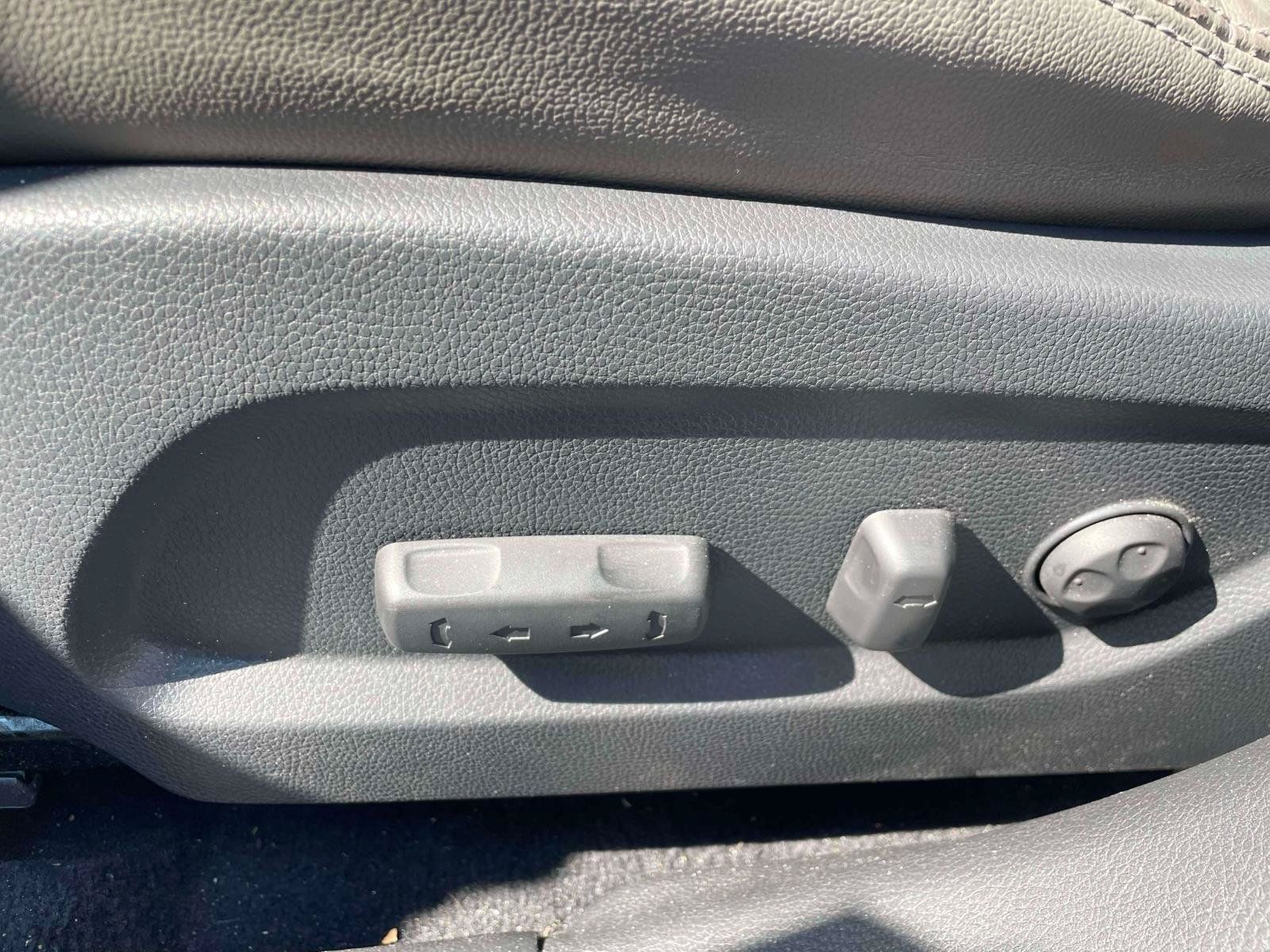 Used 2018 Hyundai Santa Fe Limited FWD image 13