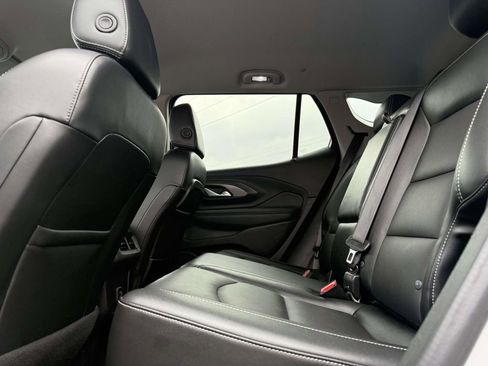Used 2024 GMC Terrain SLT image 25