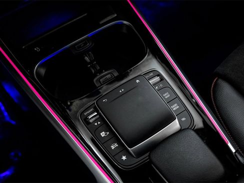 Used 2023 Mercedes-Benz EQB 300 4MATIC image 23