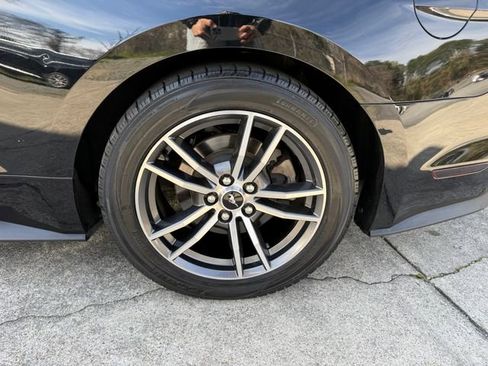 Used 2017 Ford Mustang Premium image 33