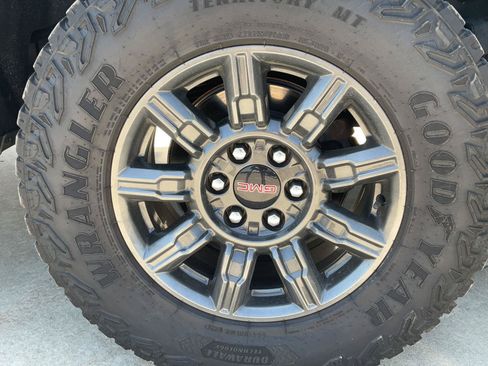 Used 2024 GMC Sierra 1500 AT4X AWD/4WD image 10