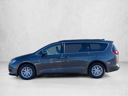 Used 2020 Chrysler Voyager Lxi image 9