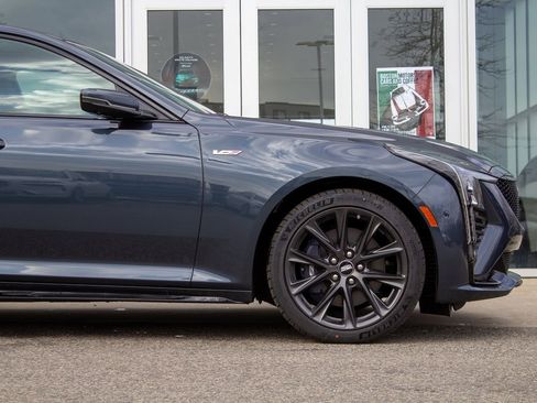 Used 2025 Cadillac CT5 V image 5