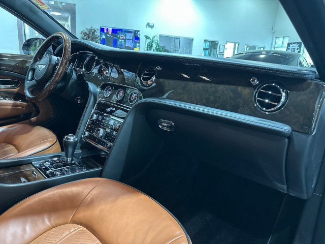 Used 2011 Bentley Mulsanne RWD image 58