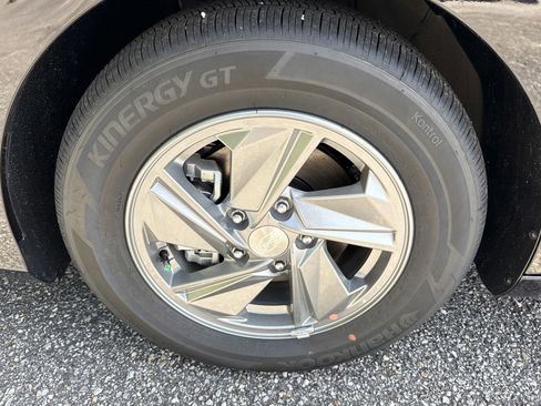 New 2026 Hyundai Elantra SE FWD image 9
