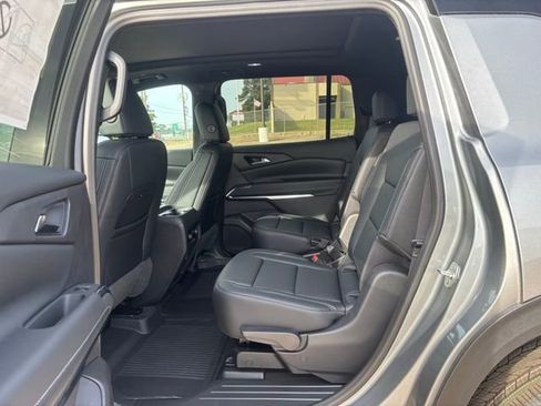 New 2026 Chevrolet Traverse LT FWD image 12